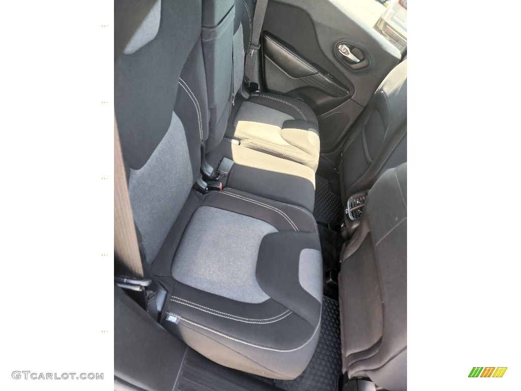 2014 Cherokee Latitude 4x4 - Brilliant Black Crystal Pearl / Iceland - Black/Iceland Gray photo #20