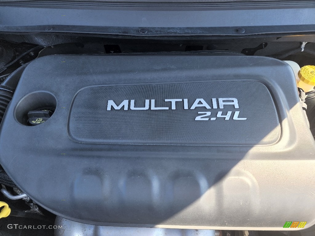 2014 Cherokee Latitude 4x4 - Brilliant Black Crystal Pearl / Iceland - Black/Iceland Gray photo #24