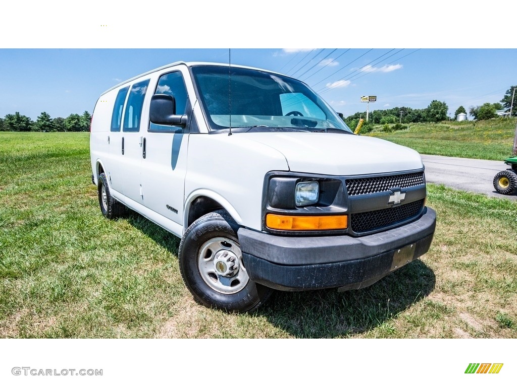 2003 Express 3500 Cargo Van - Summit White / Medium Dark Pewter photo #1