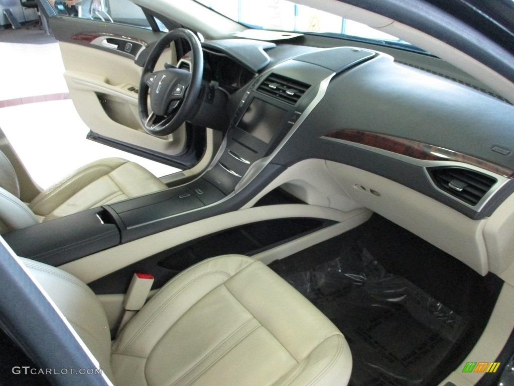 2015 Lincoln MKZ FWD Front Seat Photo #144591547
