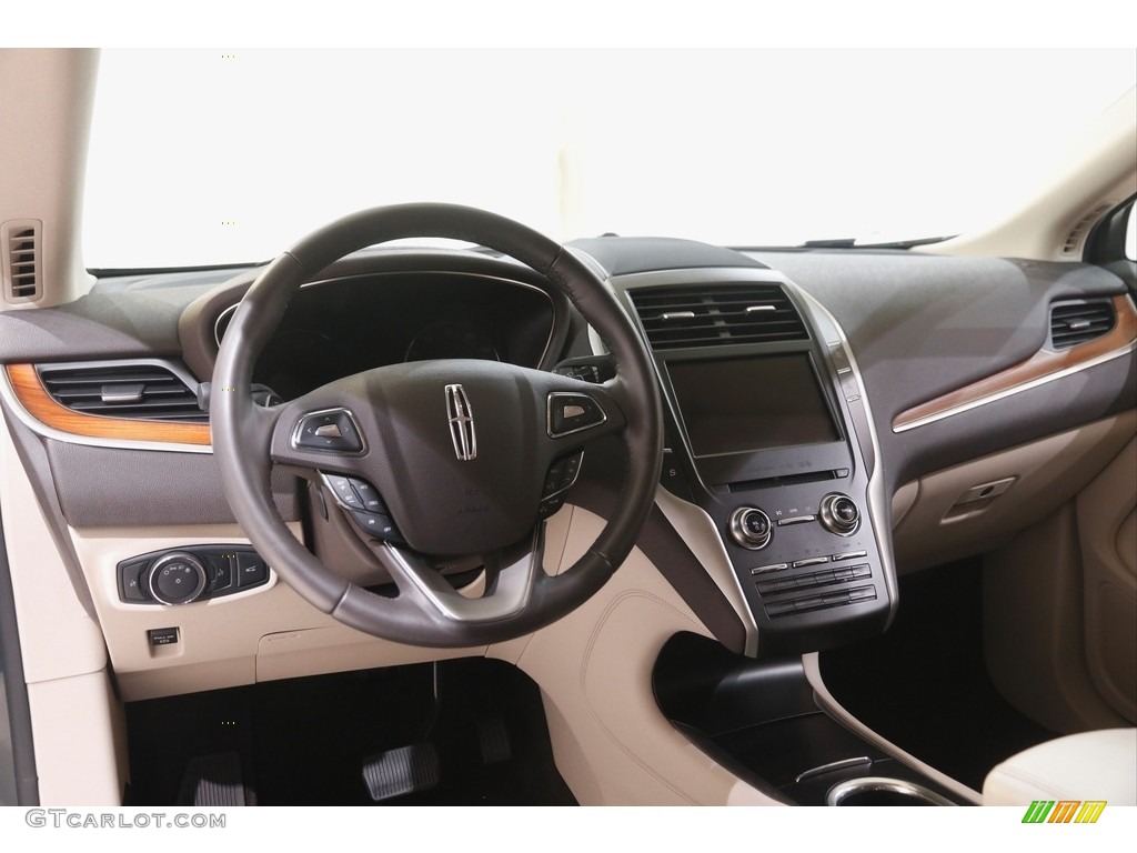 2019 Lincoln MKC Select AWD Dashboard Photos