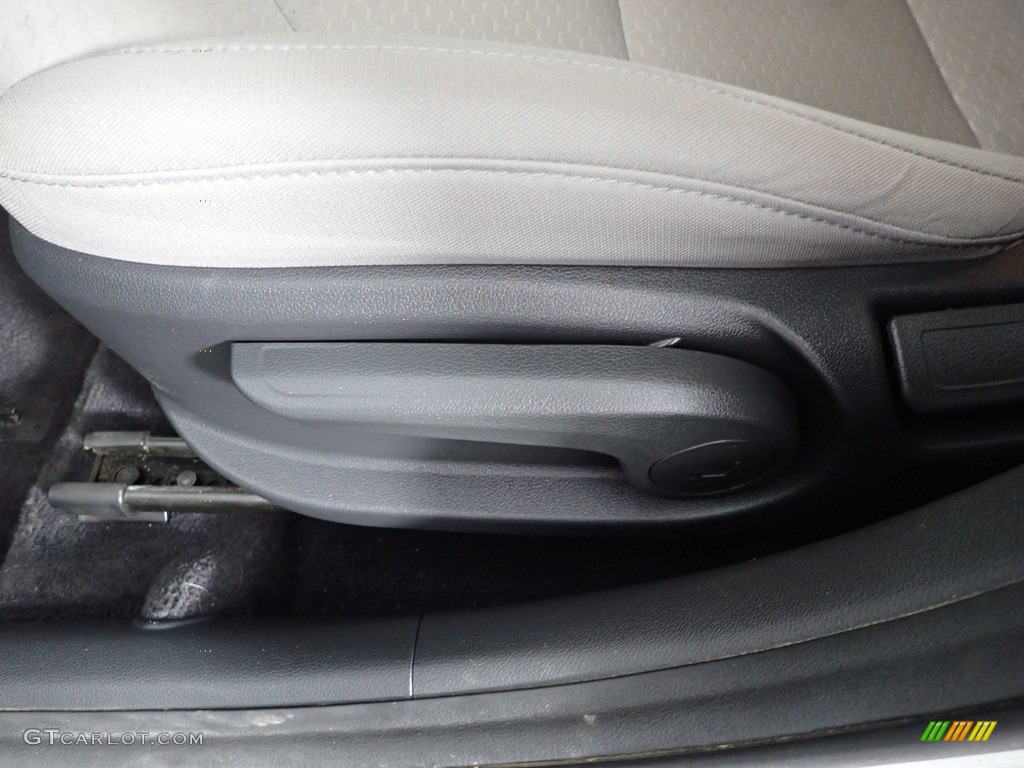 2019 Elantra SEL - Symphony Silver / Gray photo #13