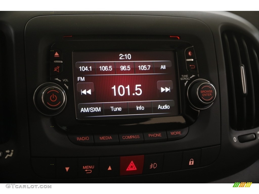 2015 Fiat 500L Lounge Audio System Photos