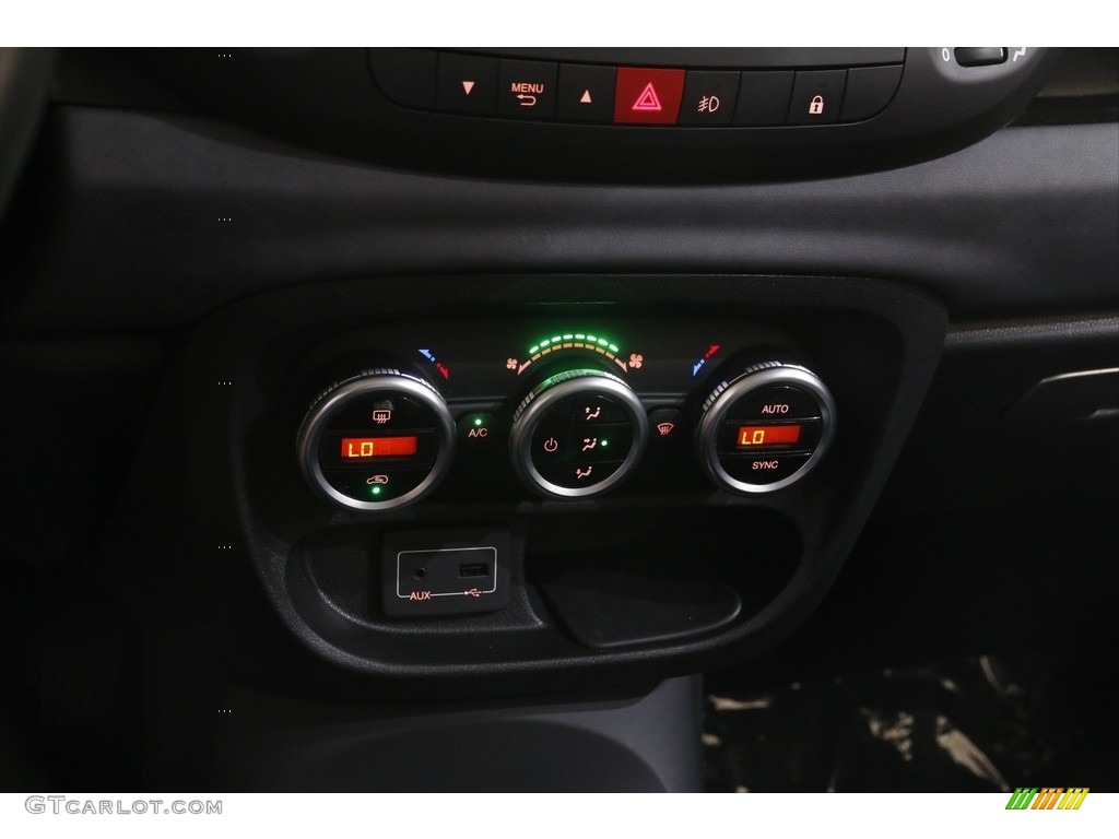 2015 Fiat 500L Lounge Controls Photo #144594793