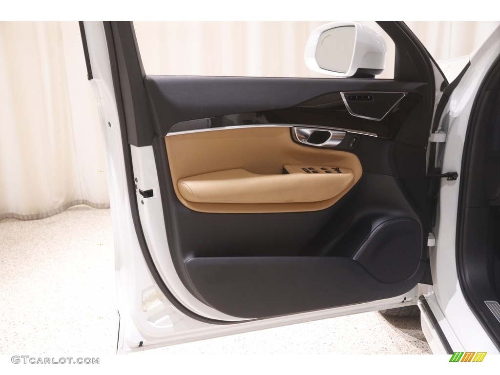 2017 Volvo XC90 T5 AWD Door Panel Photos