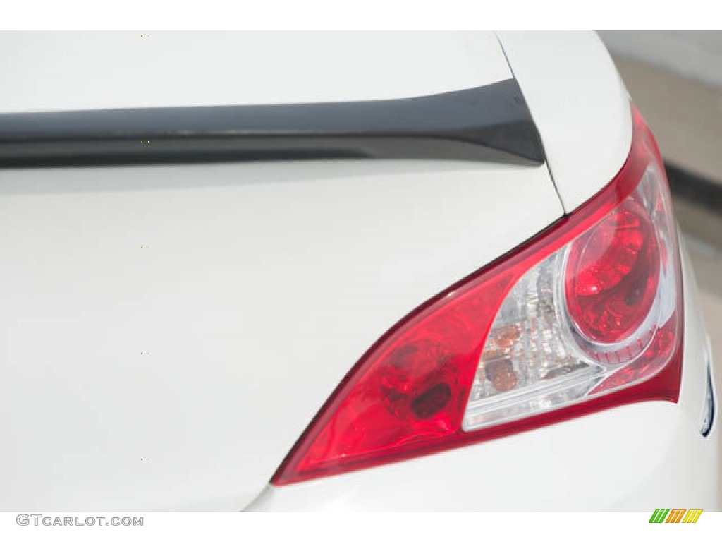 2011 Genesis Coupe 2.0T - Karussell White / Black Cloth photo #13
