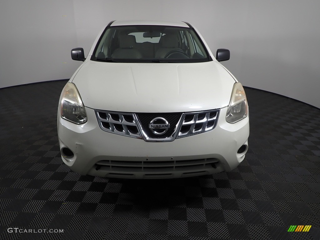 2012 Rogue S AWD - Pearl White / Gray photo #2