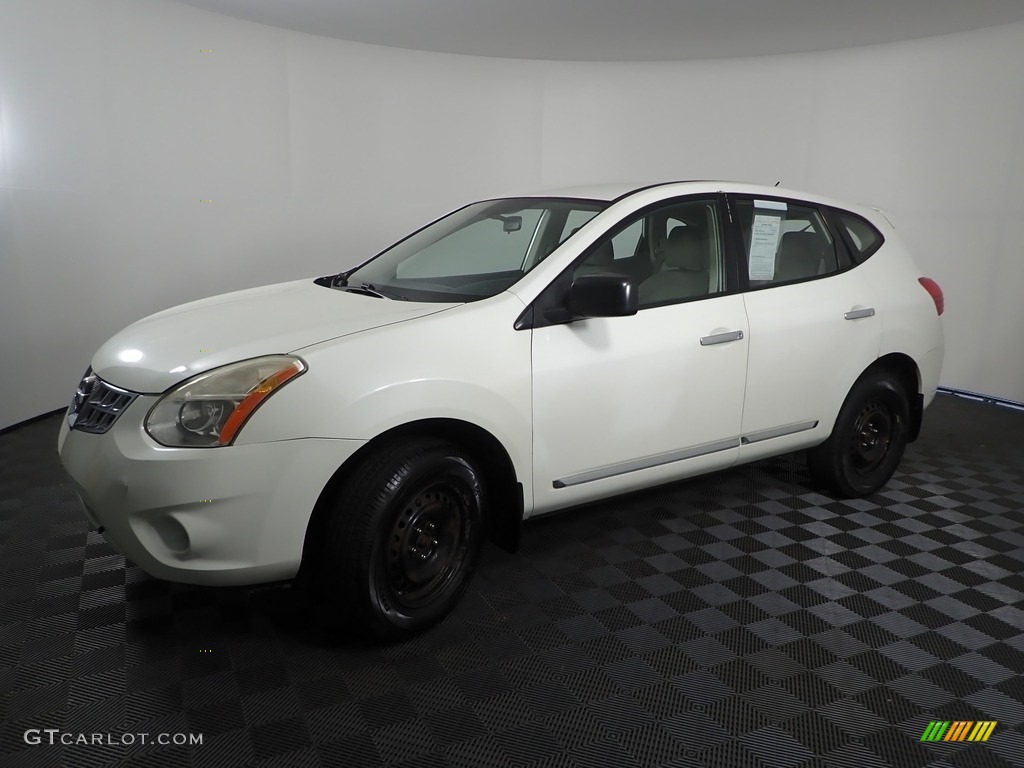 2012 Rogue S AWD - Pearl White / Gray photo #3