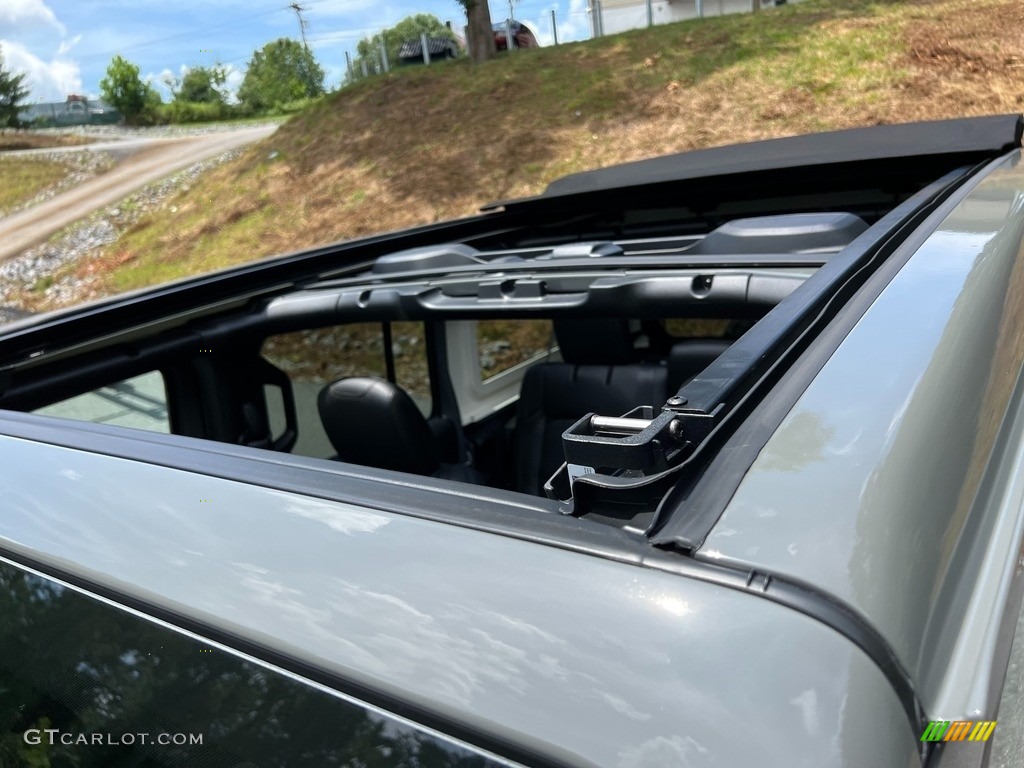 2022 Jeep Wrangler Unlimited Rubicon 392 4x4 Sunroof Photos