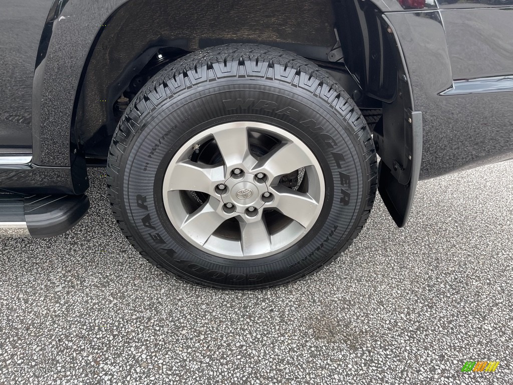 2013 4Runner SR5 4x4 - Black / Beige photo #16