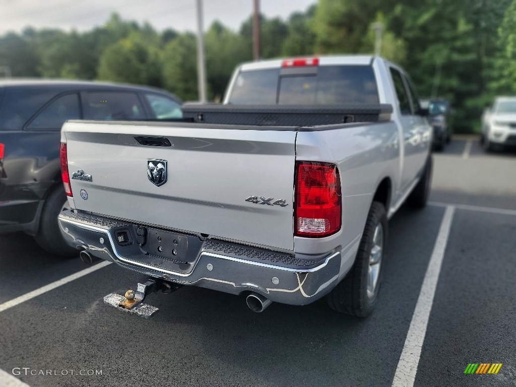2018 1500 Big Horn Crew Cab 4x4 - Bright Silver Metallic / Black/Diesel Gray photo #6