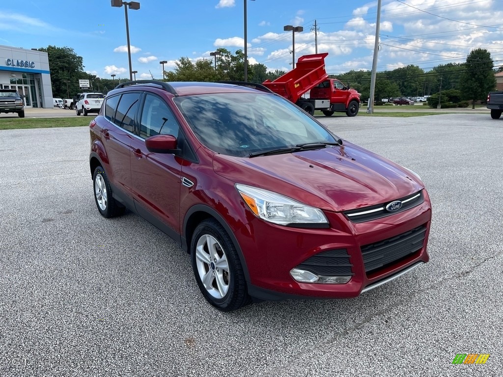 2016 Escape SE 4WD - Ruby Red Metallic / Charcoal Black photo #3