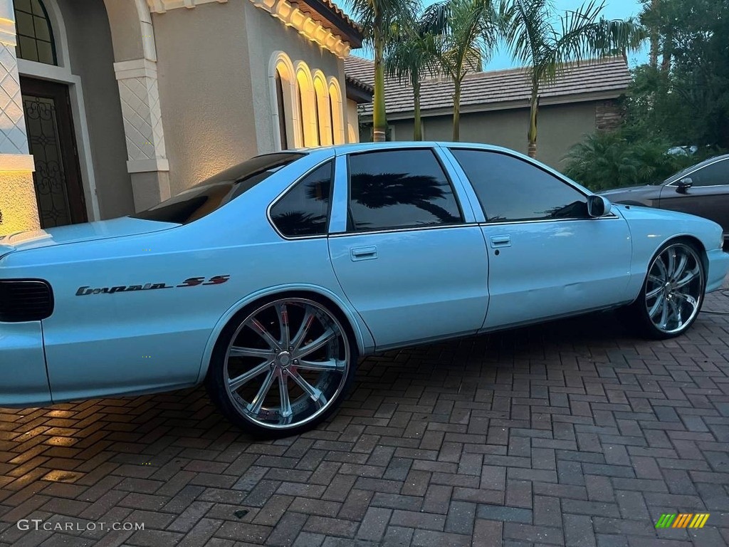 1995 Impala SS - White / Grey photo #3