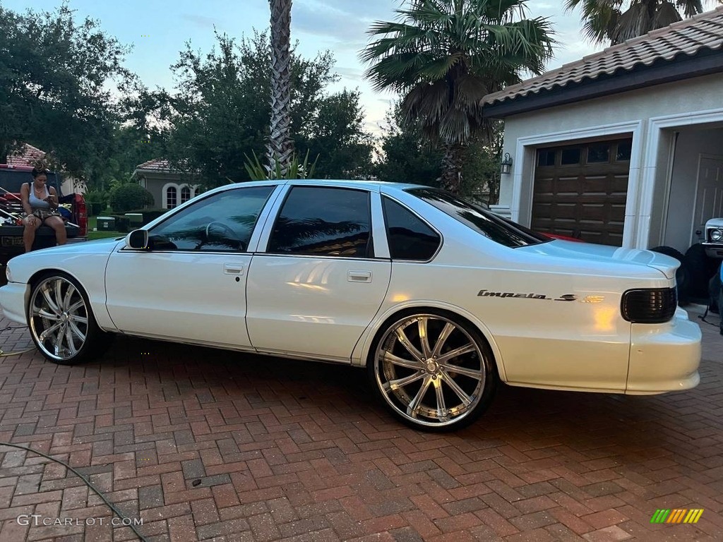 1995 Impala SS - White / Grey photo #4