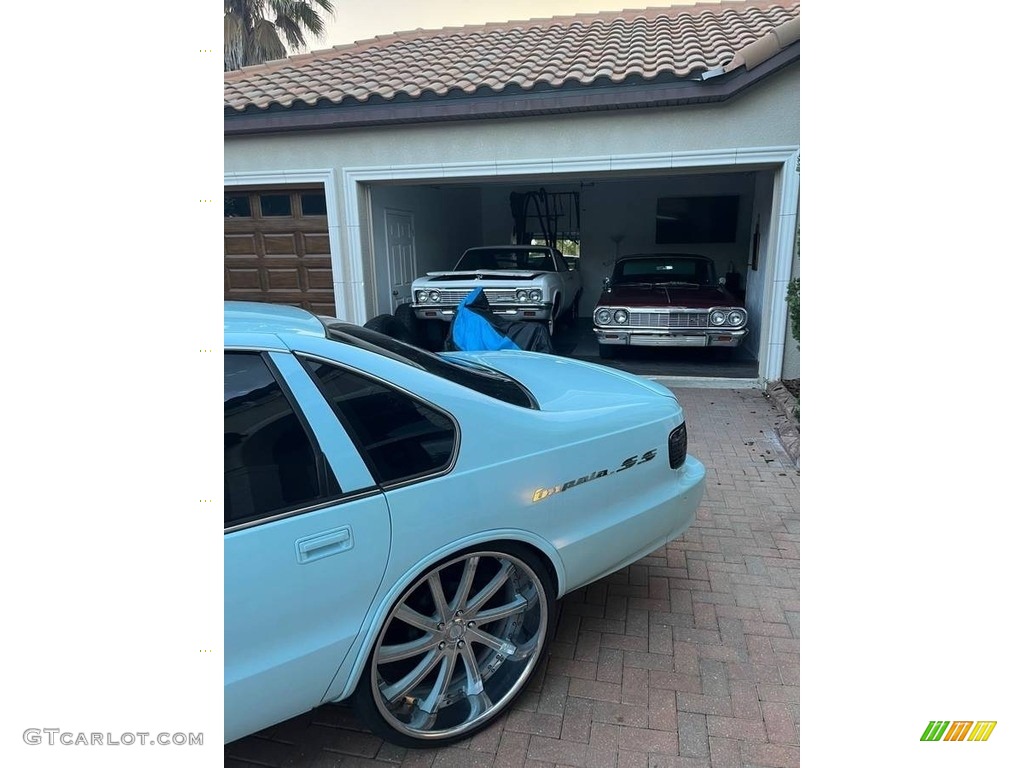 1995 Impala SS - White / Grey photo #7