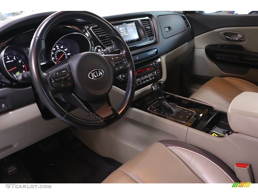 Gray Interior 2016 Kia Sedona EX Photo #144627032