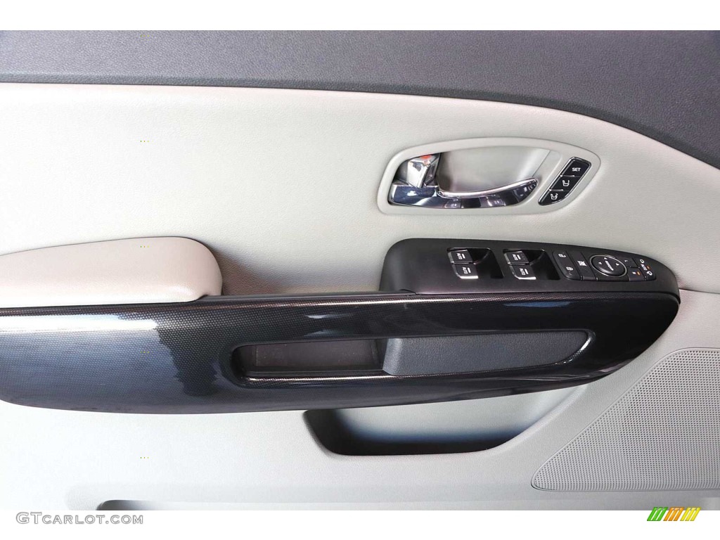 2016 Kia Sedona EX Gray Door Panel Photo #144627074