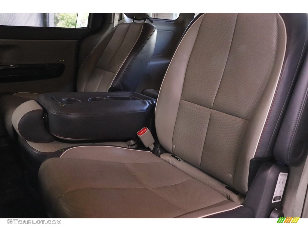 2016 Sedona EX - Bright Silver / Gray photo #15