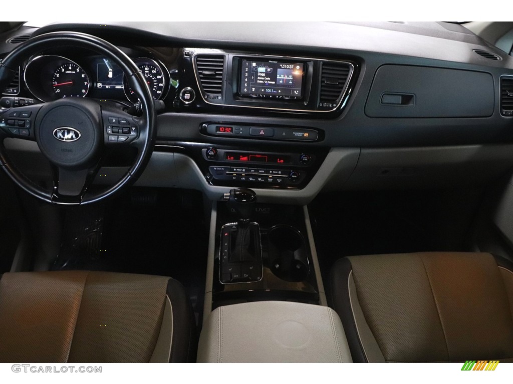 2016 Sedona EX - Bright Silver / Gray photo #16