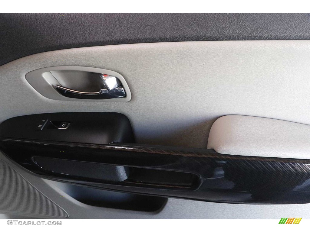 2016 Sedona EX - Bright Silver / Gray photo #20