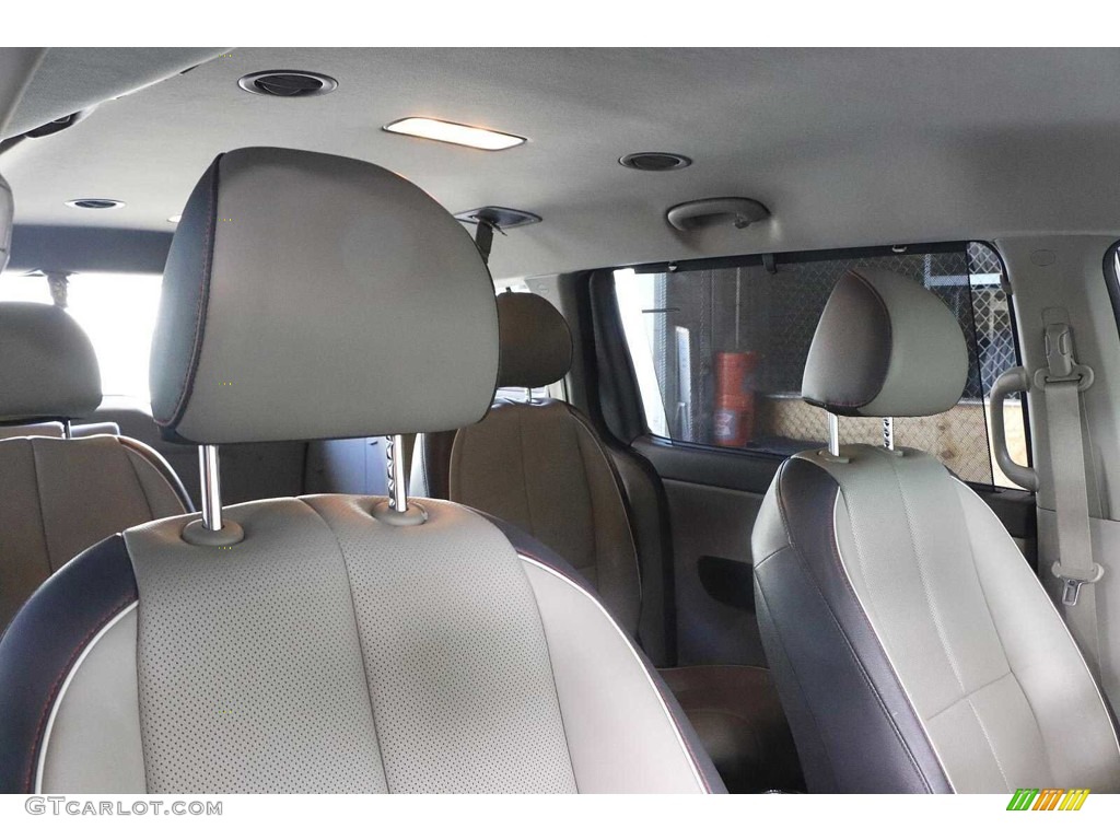 2016 Sedona EX - Bright Silver / Gray photo #21
