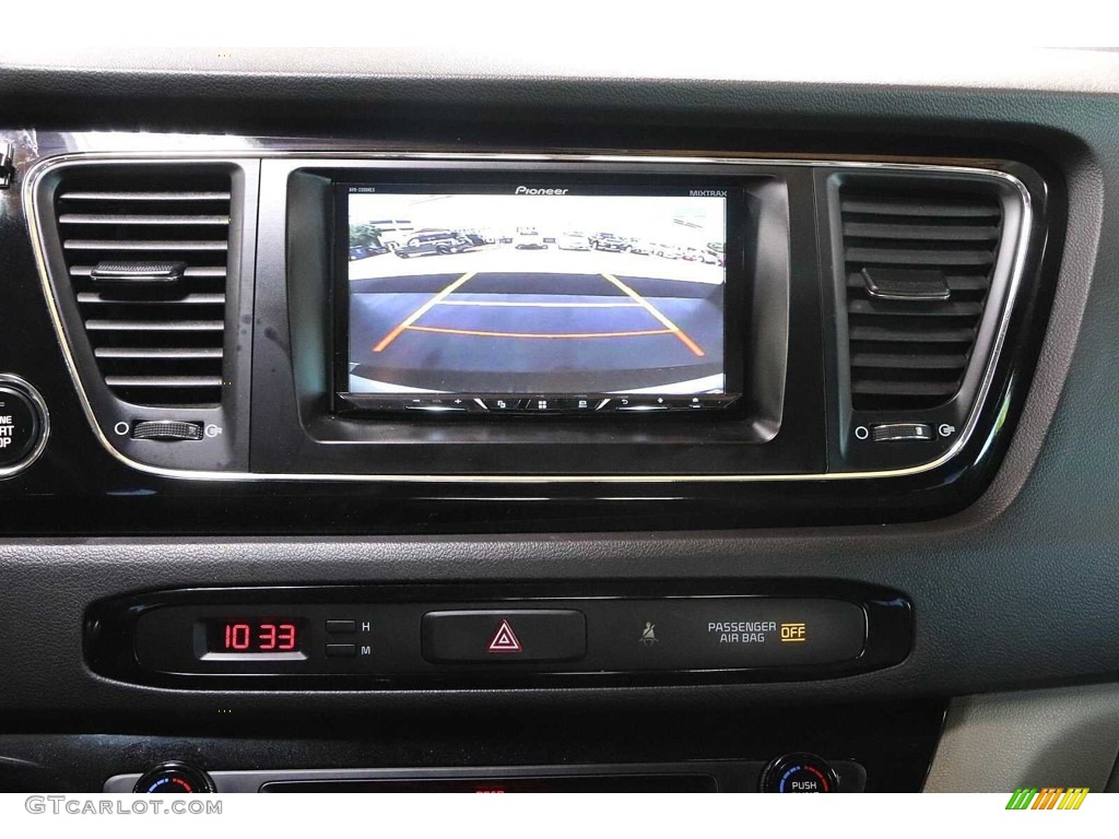 2016 Sedona EX - Bright Silver / Gray photo #23