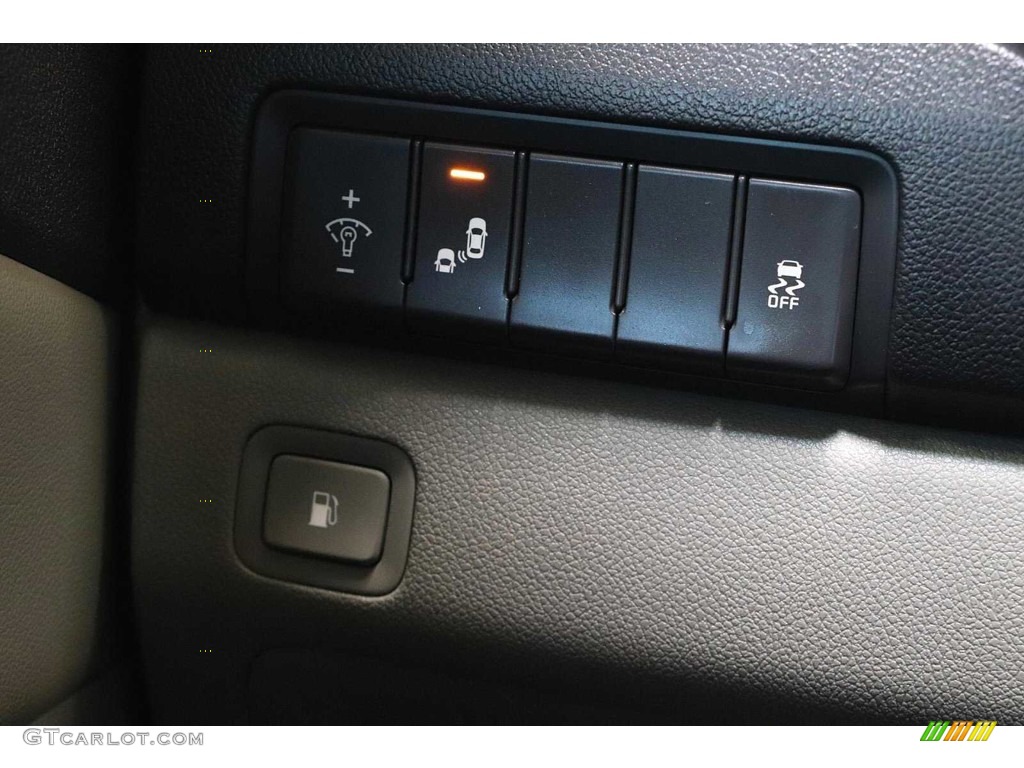 2016 Sedona EX - Bright Silver / Gray photo #26