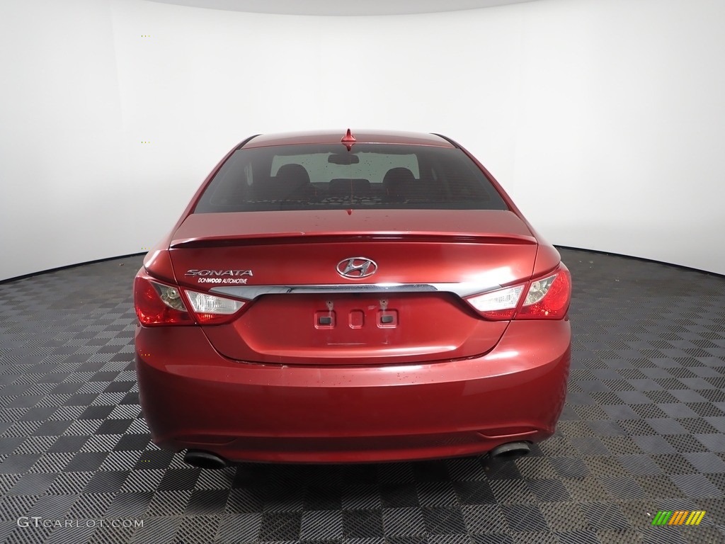 2013 Sonata SE - Venetian Red Pearl / Black photo #9