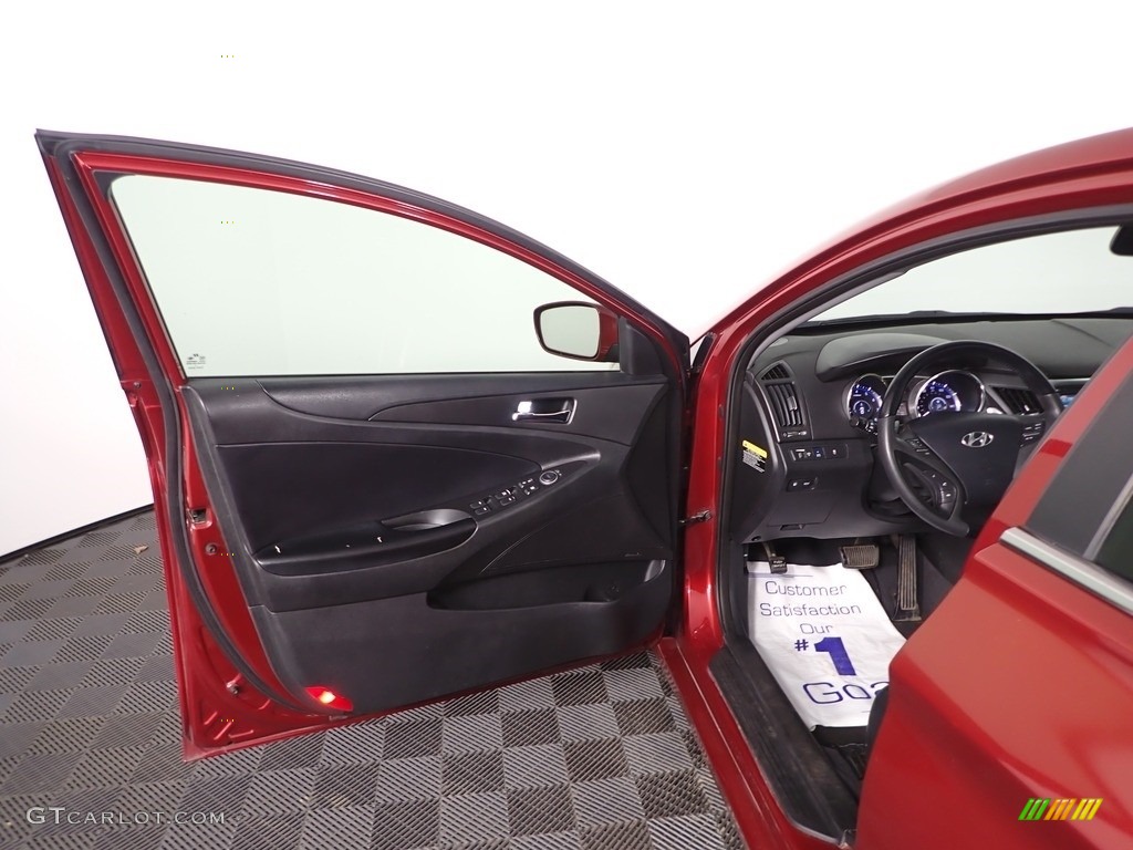 2013 Sonata SE - Venetian Red Pearl / Black photo #13