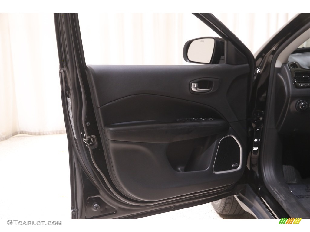 2021 Compass Latitude 4x4 - Diamond Black Crystal Pearl / Black photo #4