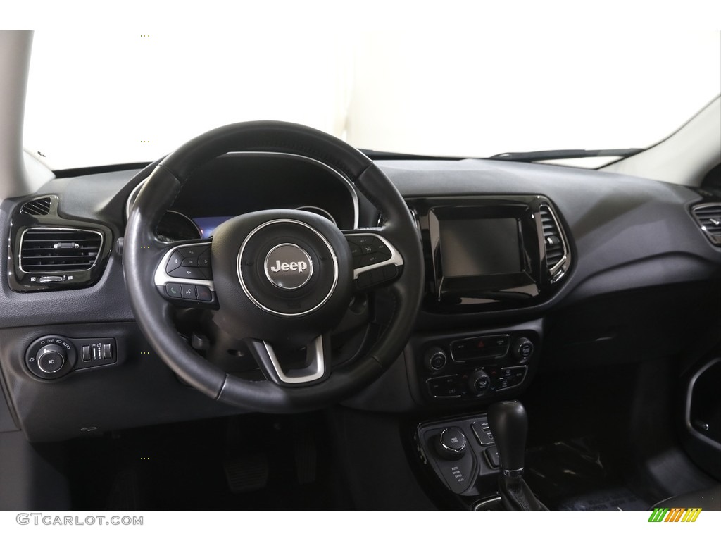 2021 Compass Latitude 4x4 - Diamond Black Crystal Pearl / Black photo #6