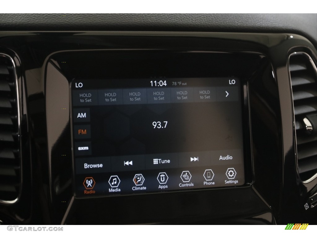 2021 Compass Latitude 4x4 - Diamond Black Crystal Pearl / Black photo #10