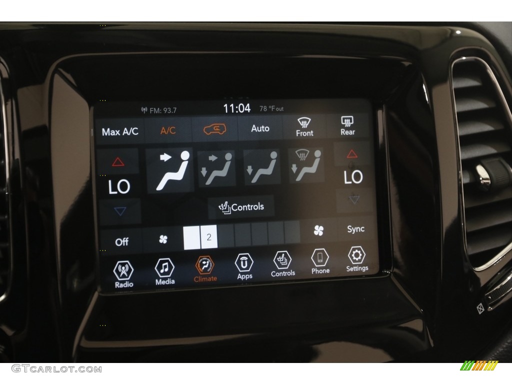 2021 Compass Latitude 4x4 - Diamond Black Crystal Pearl / Black photo #11