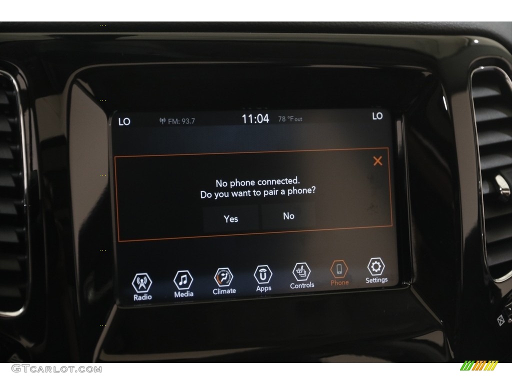 2021 Compass Latitude 4x4 - Diamond Black Crystal Pearl / Black photo #13