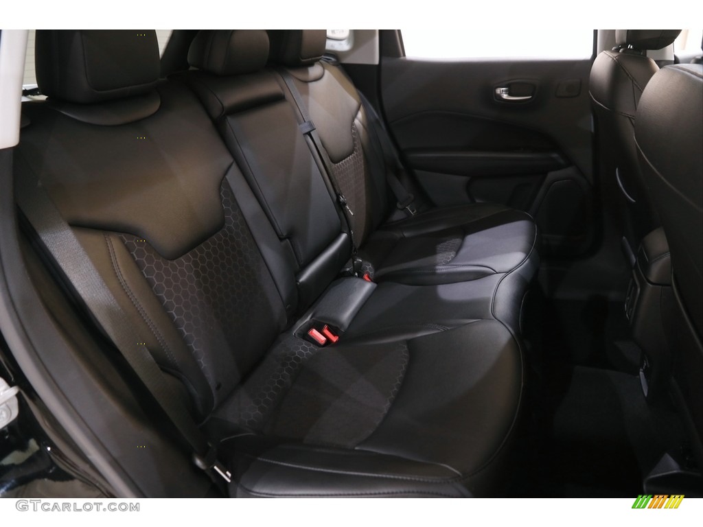 2021 Compass Latitude 4x4 - Diamond Black Crystal Pearl / Black photo #18