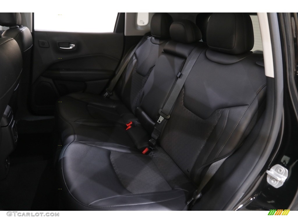 2021 Compass Latitude 4x4 - Diamond Black Crystal Pearl / Black photo #19