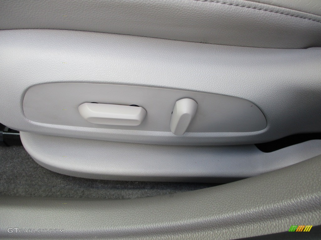 2018 Chevrolet Cruze Premier Hatchback Front Seat Photos