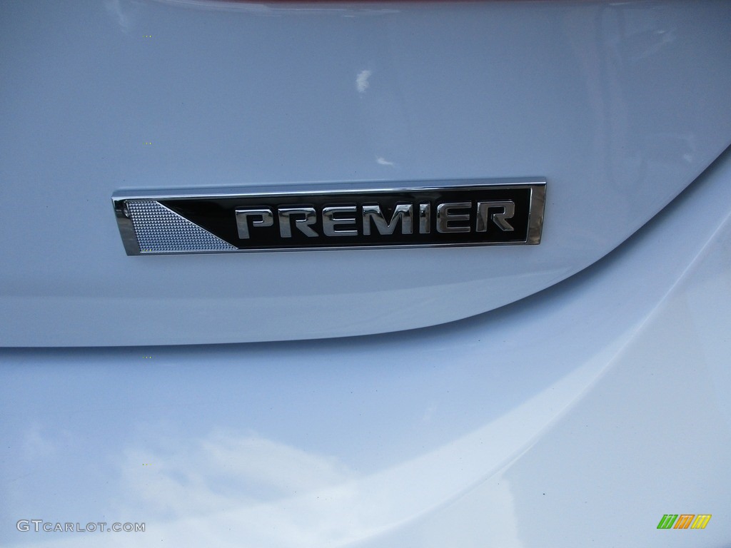 2018 Chevrolet Cruze Premier Hatchback Marks and Logos Photos