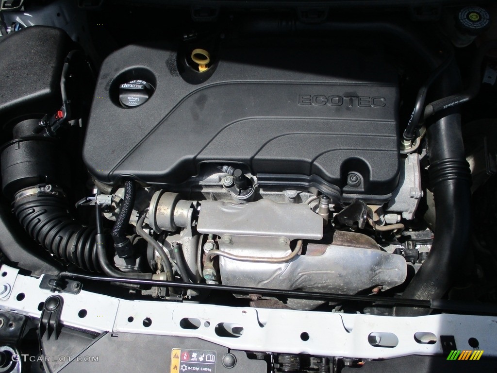 2018 Chevrolet Cruze Premier Hatchback Engine Photos