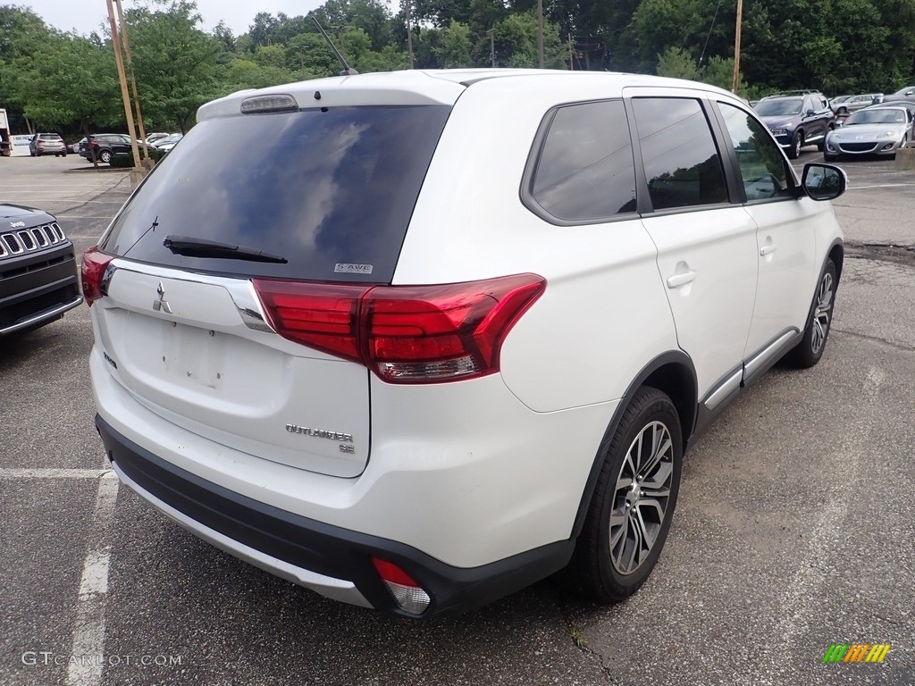 2016 Outlander SE S-AWC - Diamond White / Black photo #4