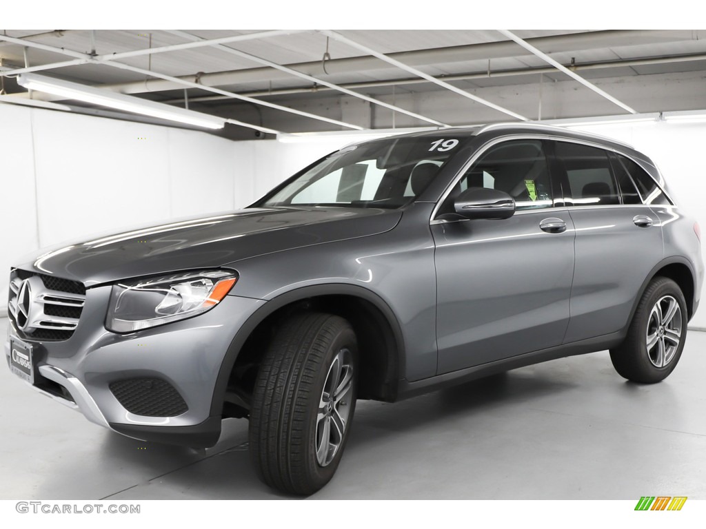 2019 GLC 300 4Matic - Selenite Grey Metallic / Black photo #13