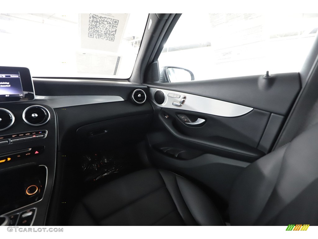 2019 GLC 300 4Matic - Selenite Grey Metallic / Black photo #26