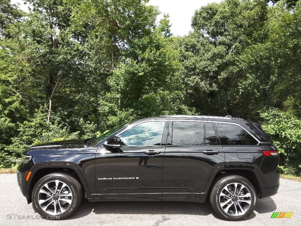 2022 Grand Cherokee Overland 4x4 - Diamond Black Crystal Pearl / Global Black photo #1