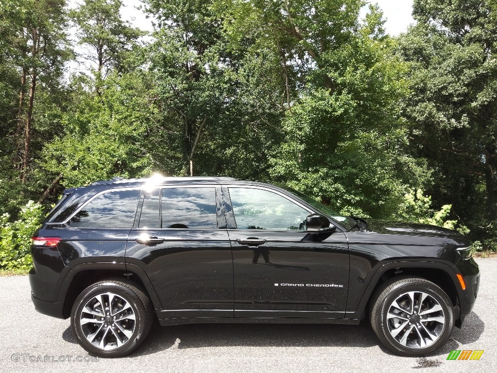 2022 Grand Cherokee Overland 4x4 - Diamond Black Crystal Pearl / Global Black photo #5