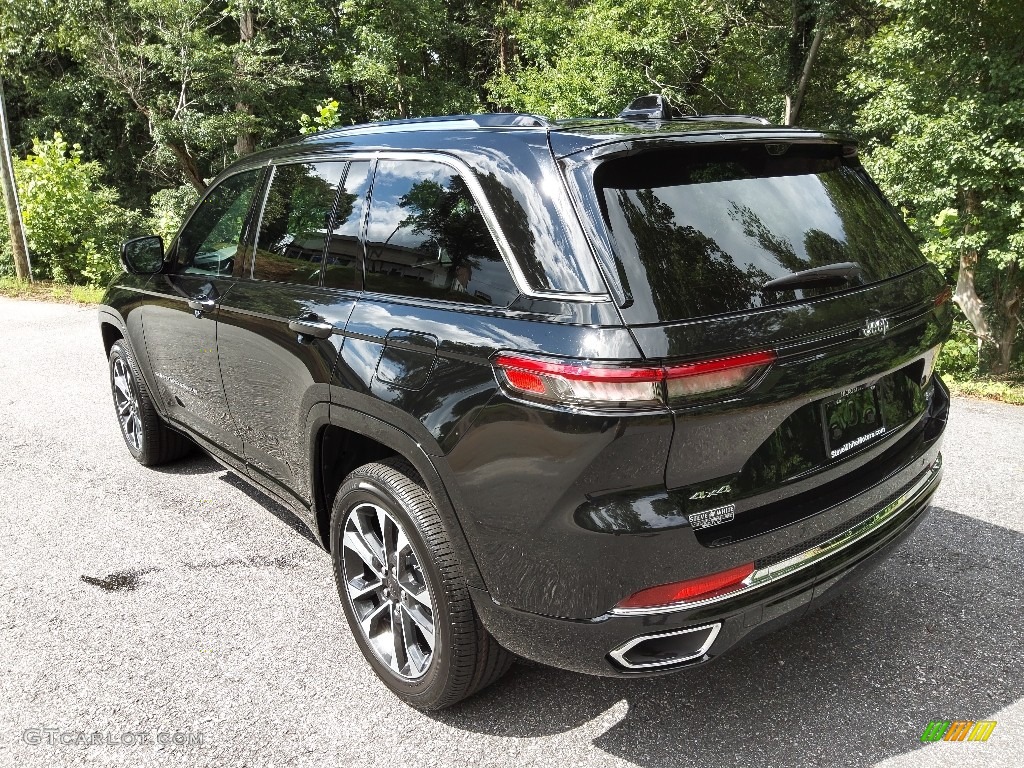 2022 Grand Cherokee Overland 4x4 - Diamond Black Crystal Pearl / Global Black photo #8
