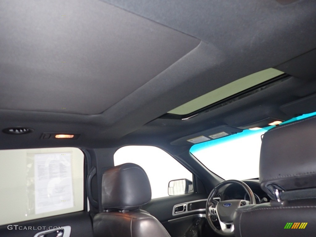 2014 Explorer XLT 4WD - Oxford White / Charcoal Black photo #2