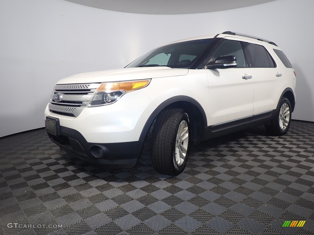 2014 Explorer XLT 4WD - Oxford White / Charcoal Black photo #9