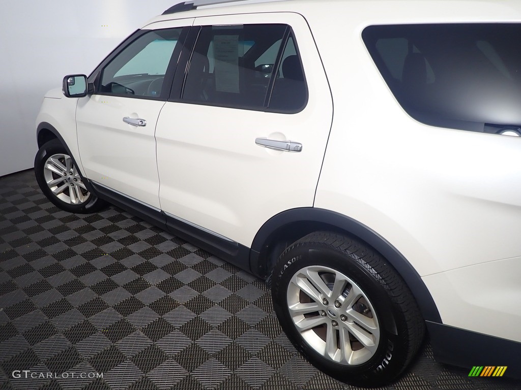 2014 Explorer XLT 4WD - Oxford White / Charcoal Black photo #20