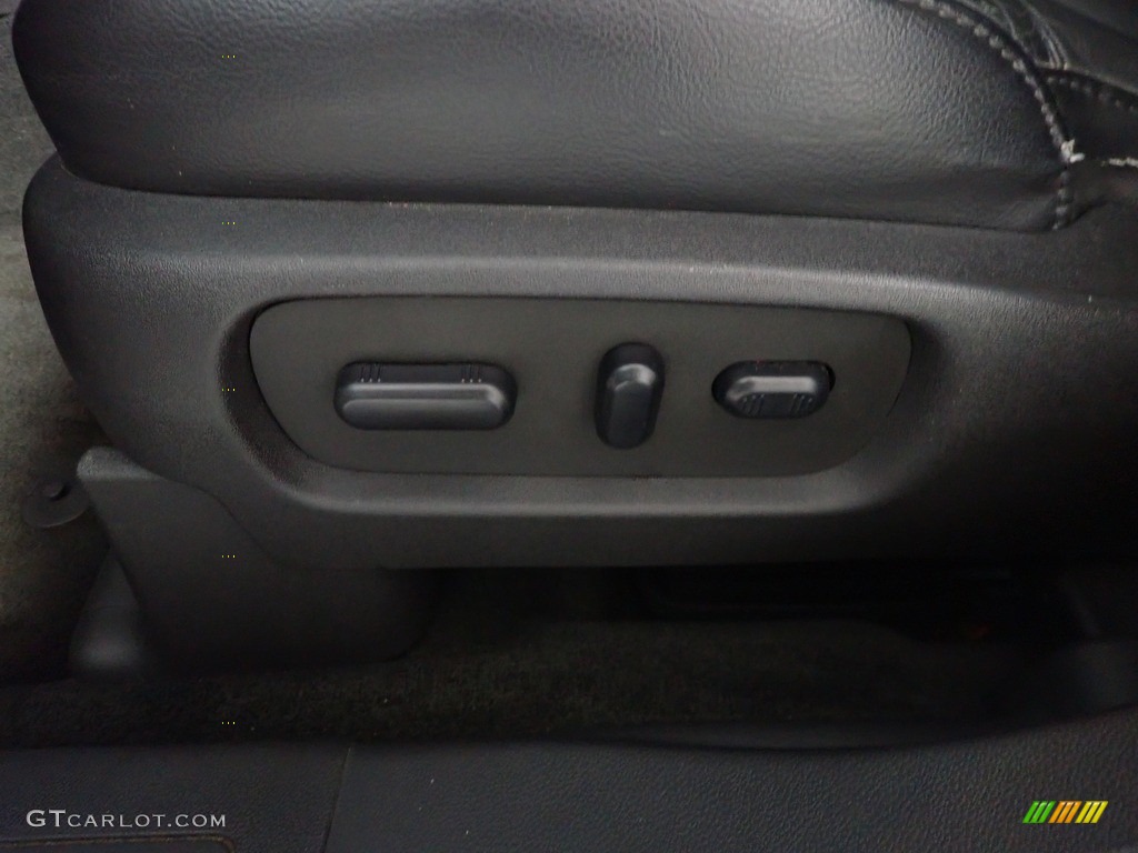 2014 Explorer XLT 4WD - Oxford White / Charcoal Black photo #26