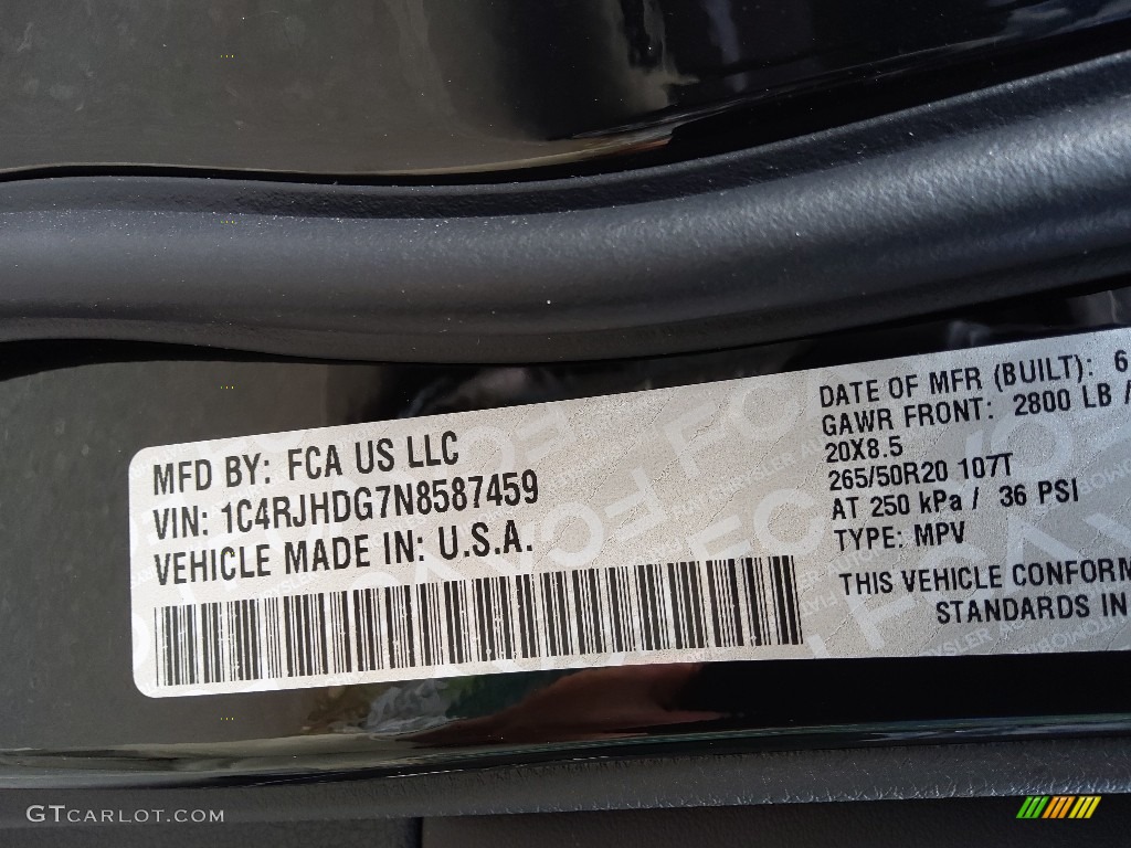2022 Grand Cherokee Overland 4x4 - Diamond Black Crystal Pearl / Global Black photo #35
